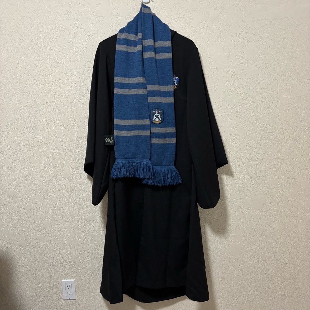 Universal Studios NWOT Ravenclaw Robe with Ravenclaw Scarf